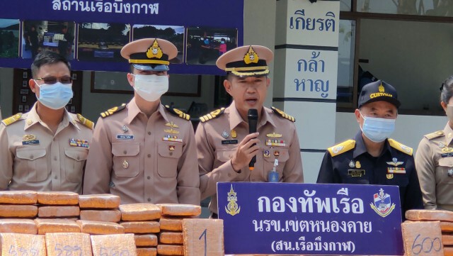 นรข.สนธิกำลังยึดกัญชา 600 แท่งมูลค่า 6 ล้านที่ริมโขง