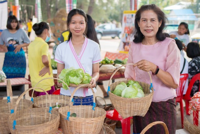 เปิดตลาดย้อนยุคชวน"นุ่งสิ่นถือตะกร้ามาตลาด"