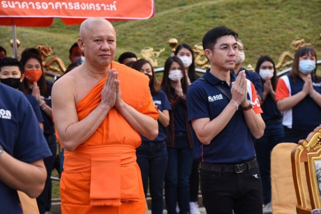 ธอส.ส่งมอบรถรับ-ส่งนักเรียน "วัดห้วยปลากั้ง"