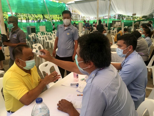 ผวจ.ภูเก็ตนำทีมฉีดวัคซีนโควิด