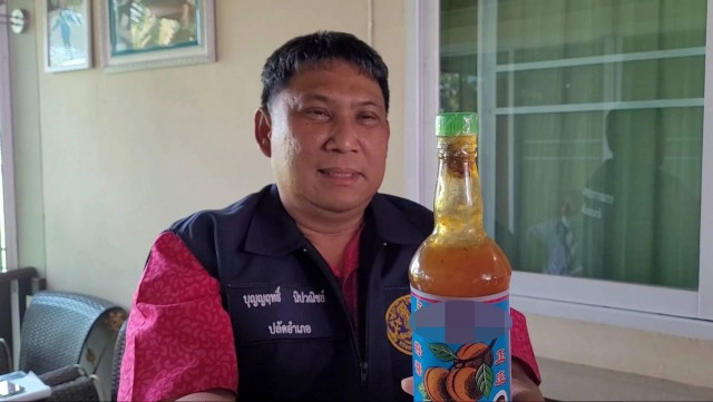 ผงะพบแมลงสาบในขวดน้ำจิ้มบ๊วย