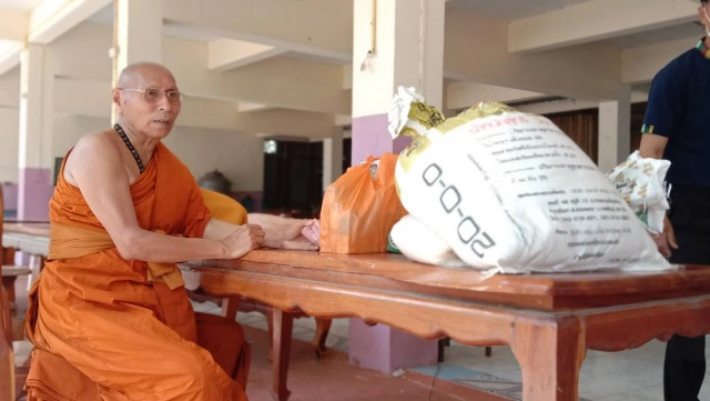 ธารน้ำใจหลั่งไหลช่วยโรงเรียนวัดโนนเมือง