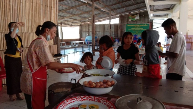 ธารน้ำใจหลั่งไหลช่วยโรงเรียนวัดโนนเมือง