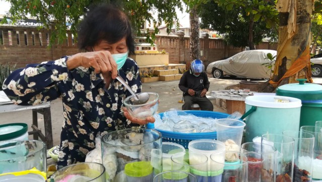"ขนมหวานป้าช่วย"คลายร้อนดับกระหาย