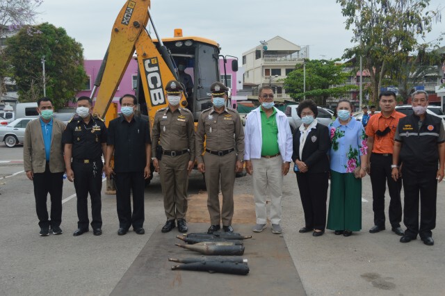 ทำลายอาวุธปืนและท่อไอเสียดัดแปลงเสียงดัง