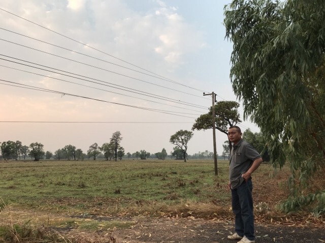พายุพัดบ้านเรือนพัง ต้นไม้หักโค่นสายไฟฟ้าขาด