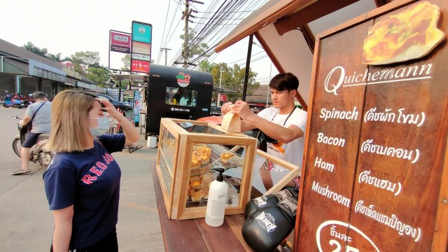 "บังรอน"นักมวยดัง-หันขายขนม"คีช"