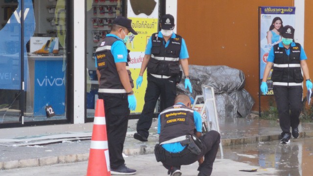 ขว้างระเบิดสังหาร ร้านขายโทรศัพท์