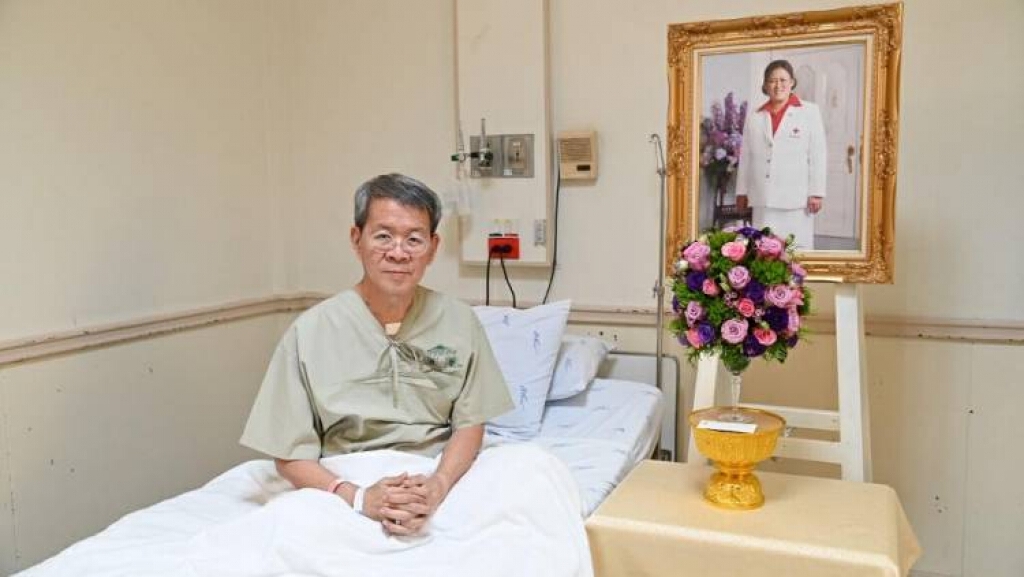 กรมสมเด็จพระเทพฯ พระราชทานแจกันดอกไม้เยี่ยม ผู้ว่าฯสมุทรสาคร กรมสมเด็จพระเทพฯ พระราชทานแจกันดอกไม้เยี่ยม ผู้ว่าฯสมุทรสาคร
