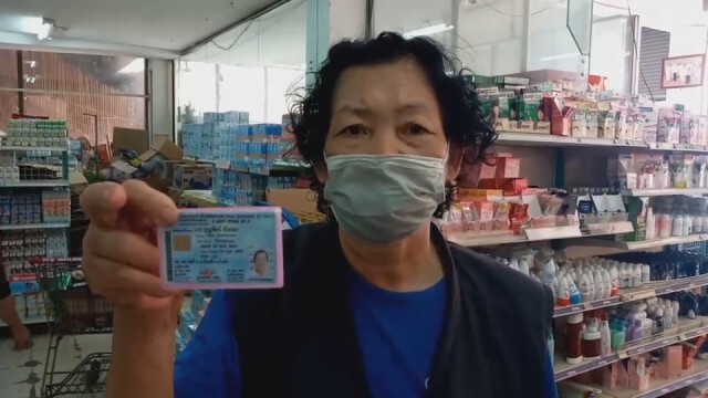 ชาวบ้าน บ้านผือแห่ใช้สิทธิ์เราชนะแน่นร้าน