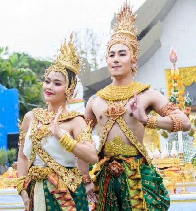 ฮือฮา!! "ธัญญ่า อาร์สยาม" รำบวงสรวง พญานาคโผล่กลางงาน ชาวบ้านสาธุกันลั่น