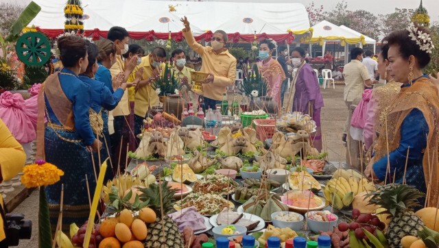 ชาวพิมายพร้อมใจรำบวงสรวงเชิดชูวีรกรรมย่าโม