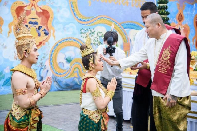 ฮือฮา!! "ธัญญ่า อาร์สยาม" รำบวงสรวง พญานาคโผล่กลางงาน ชาวบ้านสาธุกันลั่น