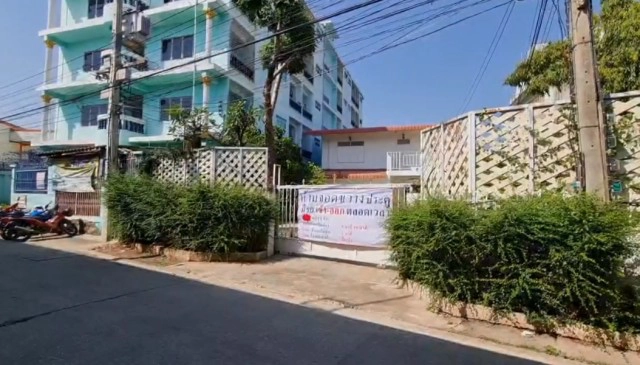 ติดป้ายประชด! จอดรถขวางหน้าบ้าน