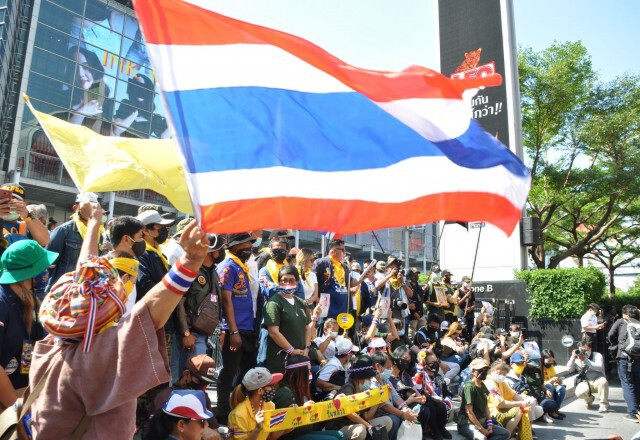 กลุ่มอาชีวะปกป้องสถาบันแสดงจุดยืน ปกป้องสถาบันพระมหากษัตริย์