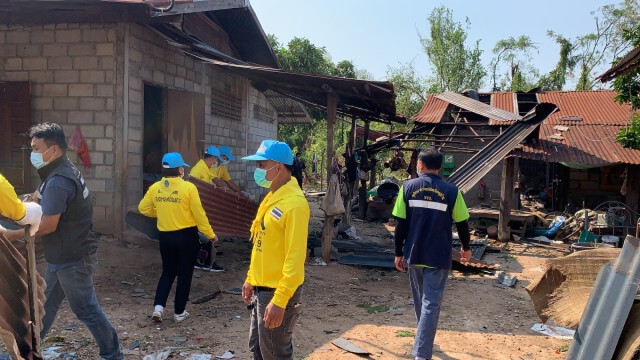 พายุฤดูร้อนพัดบ้านพังเสียหายกว่า 100 หลัง