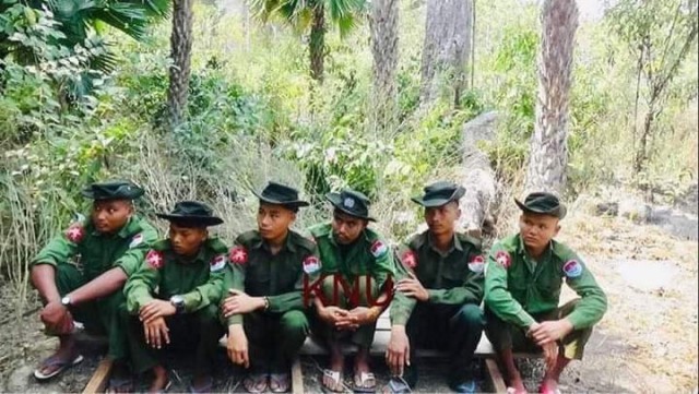 ทหารพม่าสุดทนยิงปชช.-หันชู 3 นิ้ว