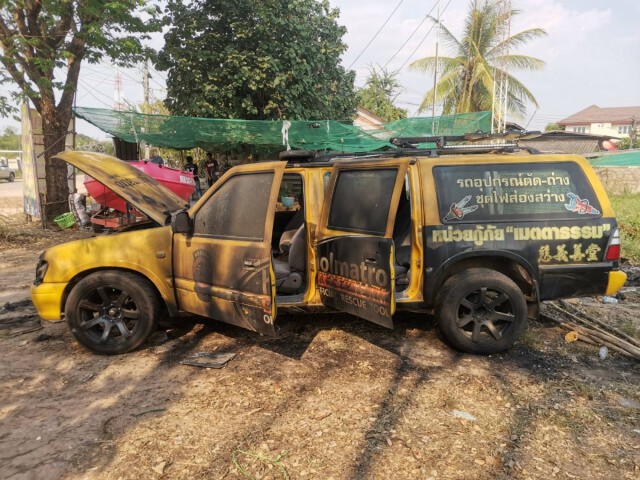 คนร้ายราดน้ำมันจุดไฟเผารถตัดถ่างกู้ภัยเสียหายกว่า 1 ล.