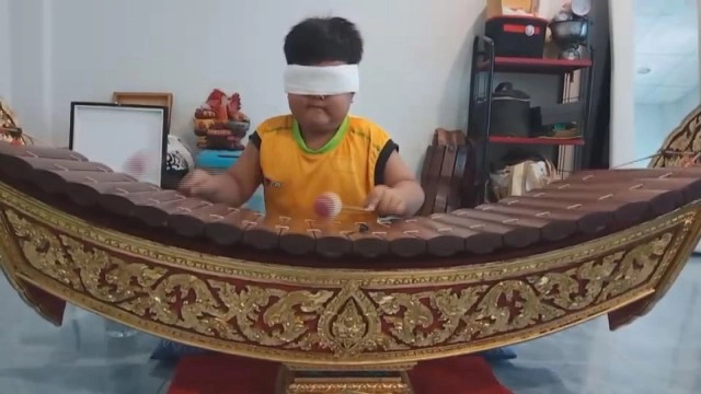 ทึ่ง!เด็กอัจฉริยะวัย6ขวบเล่นดนตรีไทยได้เกือบทุกชนิด