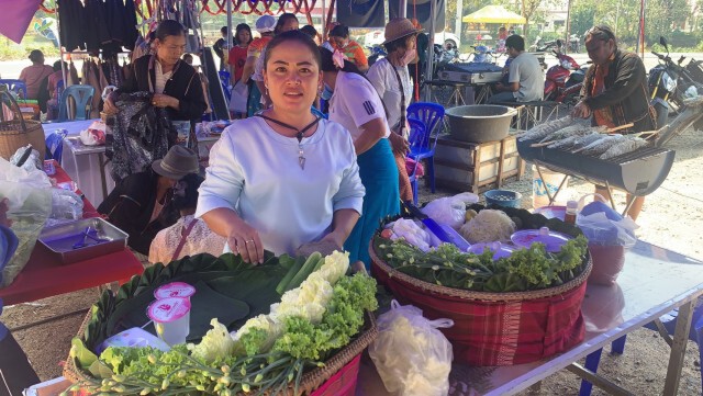 ส้มตำลีลาแข่งกินปลาช่อนรสดีข้าวจี่รสเด็ด