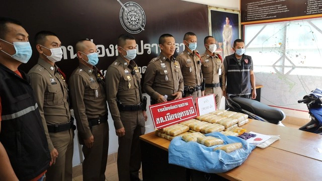 ยึดยาบ้า1.9แสนเม็ดคนรับจ้างส่งวิ่งเข้าป่าหลบหนี