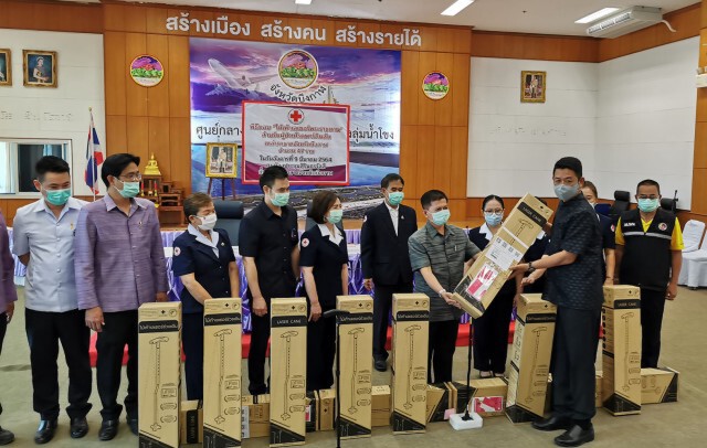 ส่งมอบไม้เท้าพระราชทานให้ผู้ป่วยพาร์กินสัน