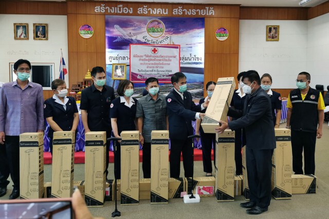 ส่งมอบไม้เท้าพระราชทานให้ผู้ป่วยพาร์กินสัน