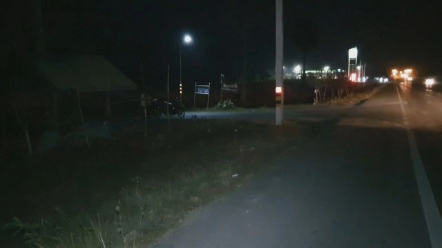 ร้องกรมทางหลวง ขอไฟส่องสว่างทางเข้าออกหมู่บ้าน