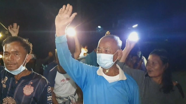 ร้องกรมทางหลวง ขอไฟส่องสว่างทางเข้าออกหมู่บ้าน