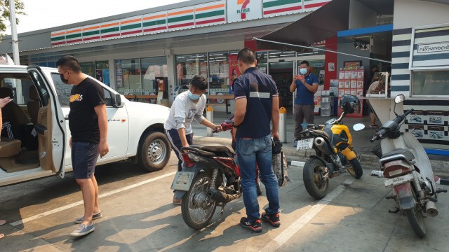 หนุ่มผมทองตกงาน-ฉกของเซเว่นฯ