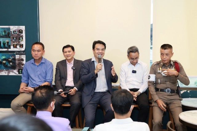 ปชป. เปิดพื้นที่ชวนรัฐ-เอกชน ถกปัญหา "จราจร กทม."