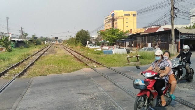 700 ครอบครัวไร้ที่ซุกหัวนอนหลังรถไฟเวนคืนที่ดิน