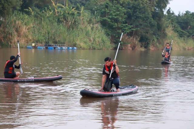 ผู้ว่าฯพิษณุโลกนำทีมพาย"Sup Board"ส่งเสริมกีฬาทางน้ำ