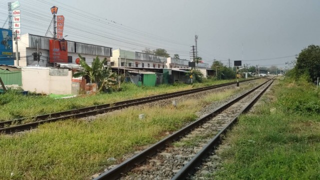 700 ครอบครัวไร้ที่ซุกหัวนอนหลังรถไฟเวนคืนที่ดิน