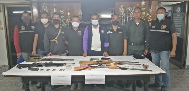 บุกจับพ่อค้ายาเสพติดพร้อมอาวุธสงครามใช้ในราชการ