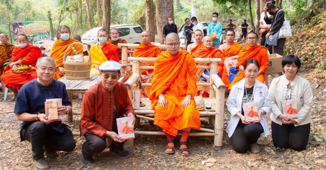"ว.วชิรเมธี"นำ"บวชป่า-ทำฝายชะลอน้ำ"