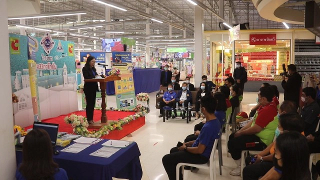 ประกันสังคมนครพนมลงพื้นที่ชี้แจงสิทธิ์ม.33เรารักกัน