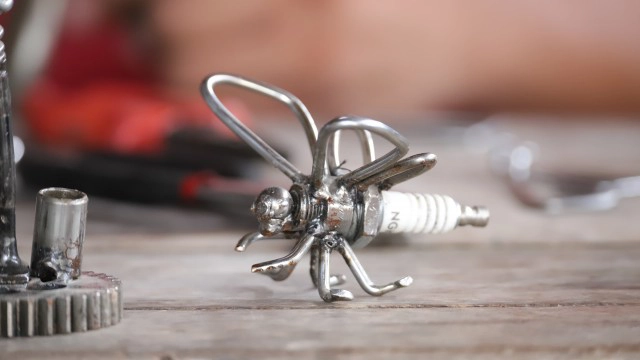 ของดีบ้านฉัน หุ่นประดิษฐ์จากเศษเหล็ก