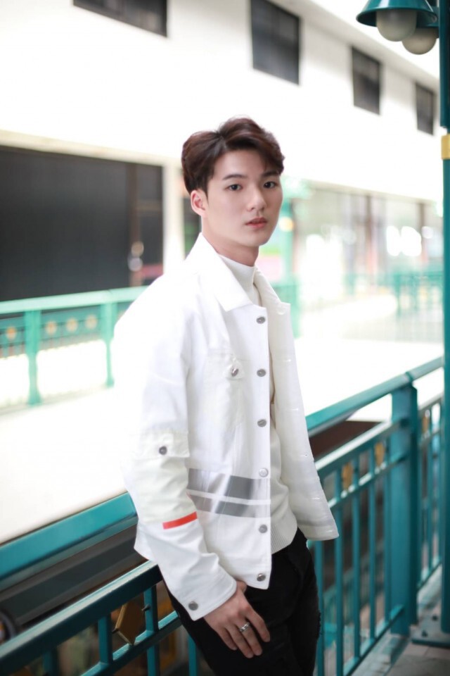 โฉมหน้า 5 นักแสดงซีรีส์ สะท้อนวงการฯ "จะรักก็รักเหอะ"