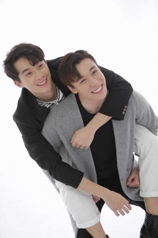 โฉมหน้า 5 นักแสดงซีรีส์ สะท้อนวงการฯ "จะรักก็รักเหอะ"