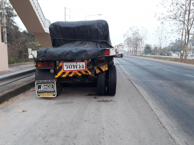 ปิดถนนกู้ระทึก-รถน้ำมันเสยท้ายพ่วง