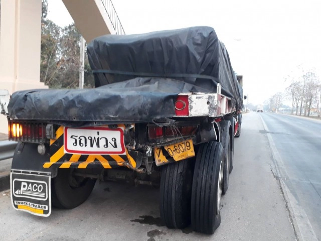 ปิดถนนกู้ระทึก-รถน้ำมันเสยท้ายพ่วง