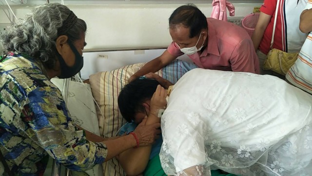 ซึ้ง ลูกชายกราบลาอุปสมบทแม่ป่วยมะเร็งระยะสุดท้าย