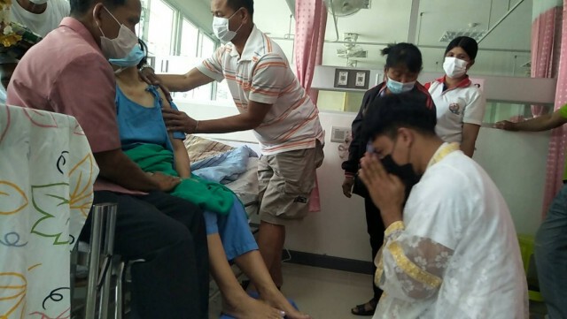 ซึ้ง ลูกชายกราบลาอุปสมบทแม่ป่วยมะเร็งระยะสุดท้าย