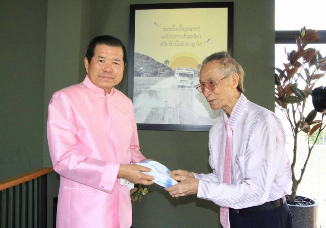 "บิ๊กโจ๊ก" โผล่เปิดตัววันเกิดพ่อตา