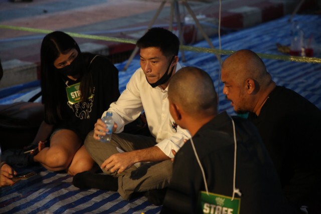 "ธนาธร" โผล่ปราศรัยเวทีม็อบบางกลอย พร้อมหนุน 4 ข้อเสนอจี้รัฐบาลเร่งสางปัญหา ช่อ-ทรายก็ไปด้วย