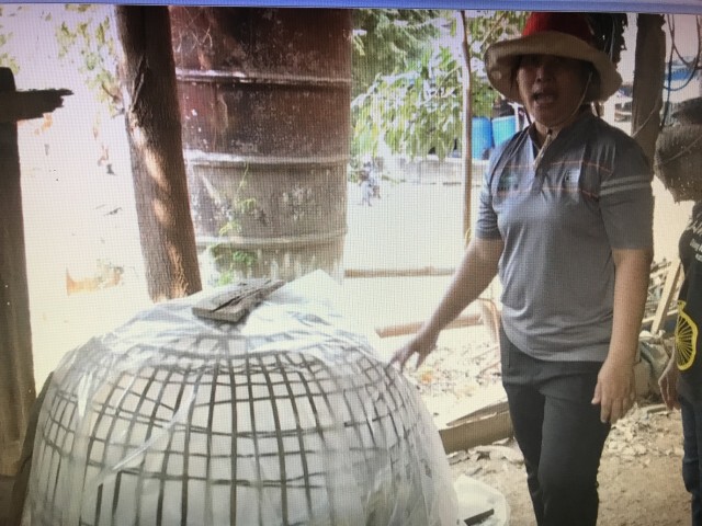 ชาวบ้านรวมตัวเรียนรู้เพาะเห็ดฟาง-สู้โควิด