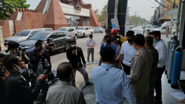 เร่งแก้ปัญหาถนนดวงจันทร์ขุดทำเสาไฟไร้สาย