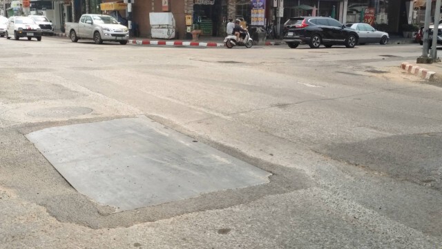 เร่งแก้ปัญหาถนนดวงจันทร์ขุดทำเสาไฟไร้สาย