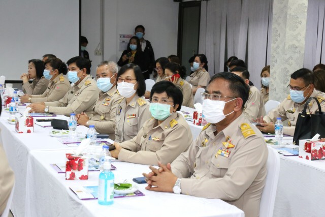 "สุชาติ" รมว.แรงงาน ลงพื้นที่ตรวจเยี่ยมการให้บริการศูนย์ประสานงานทบทวนสิทธิ ม33เรารักกัน